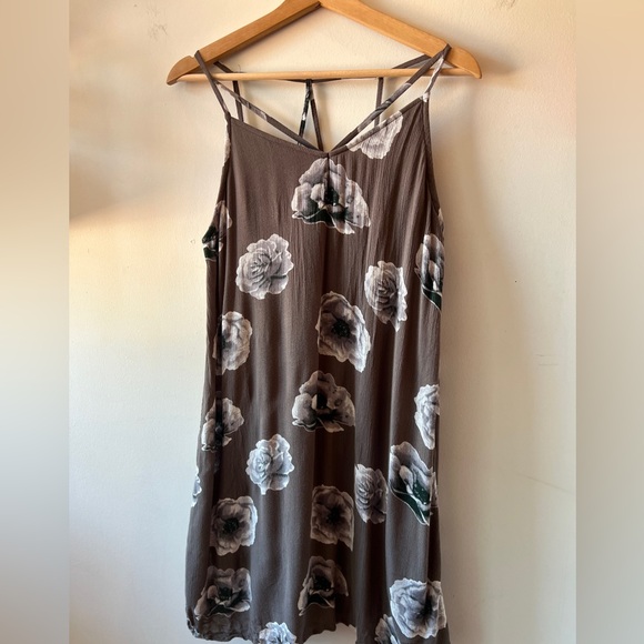 3/$25 Devoted luxury apparel floral strappy dress M - Picture 7 of 10